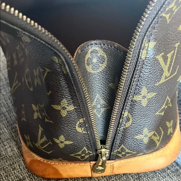 Louis Vuitton Alma Monogram - Picture 16 of 17